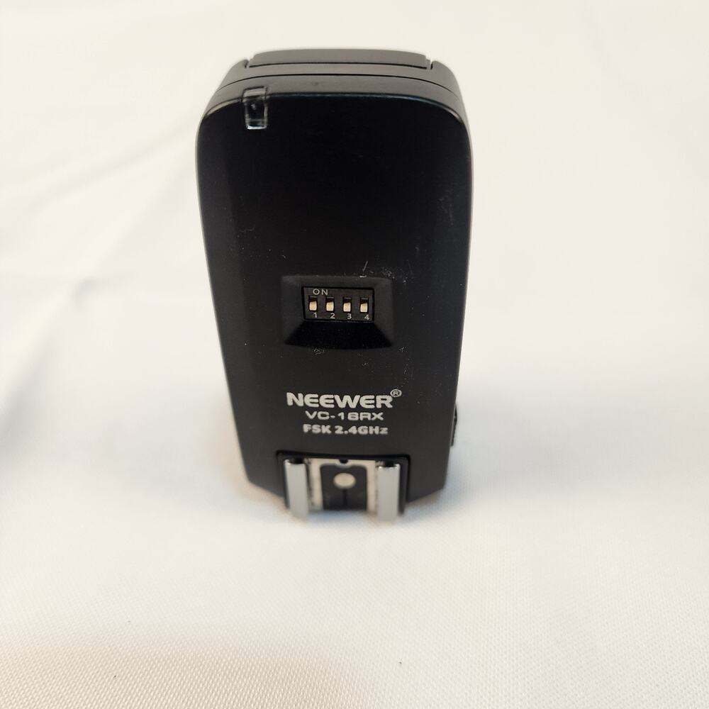 Neewer VC-1BRX 2.4GHz Wireless Flash Trigger Receiver for Photography
